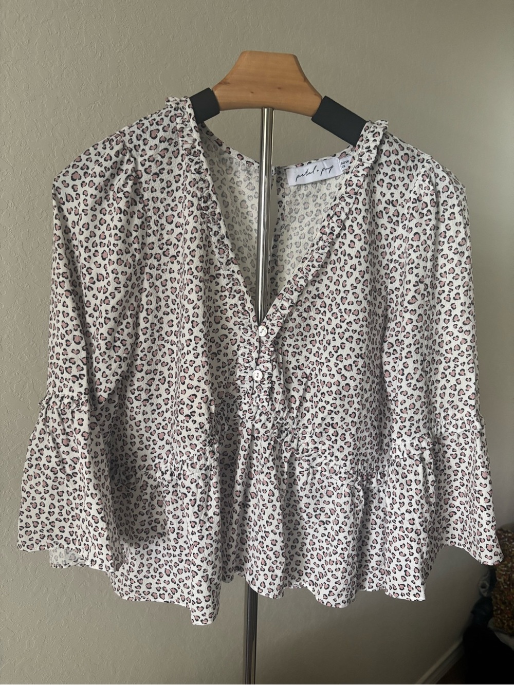 Petal & Pup Animal Print Peplum Blouse Ruffle V Neck Button Back Size 2